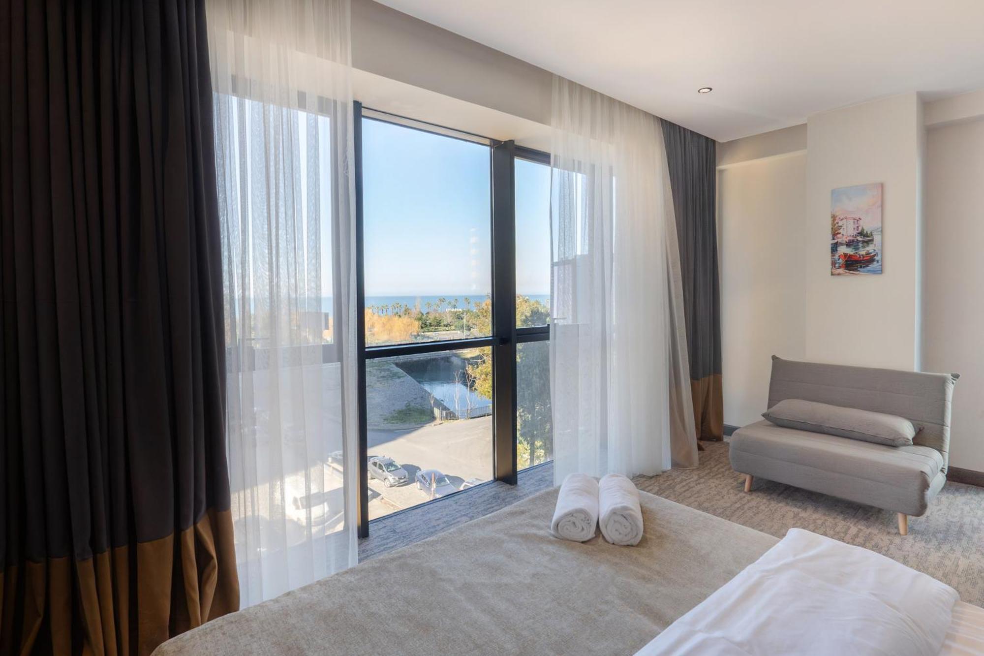 Nova Luxe Hotel & Residences バトゥーミ エクステリア 写真